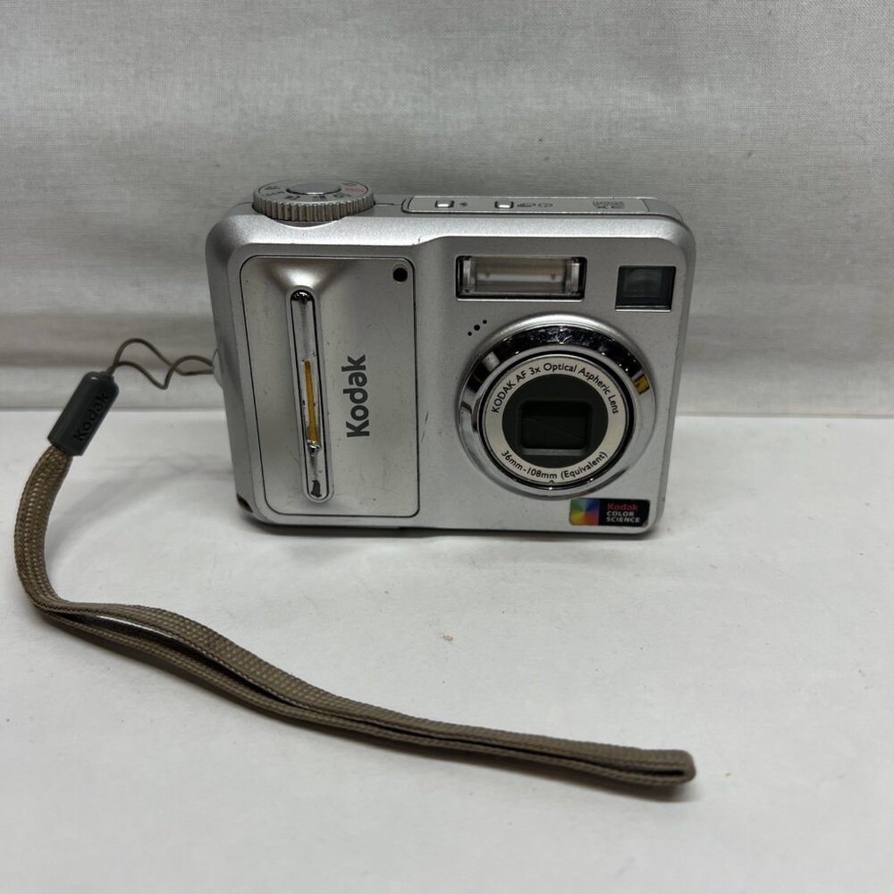 Kodak EasyShare C653 6.1MP Digital Camera Only Silver Preowned For Parts Only